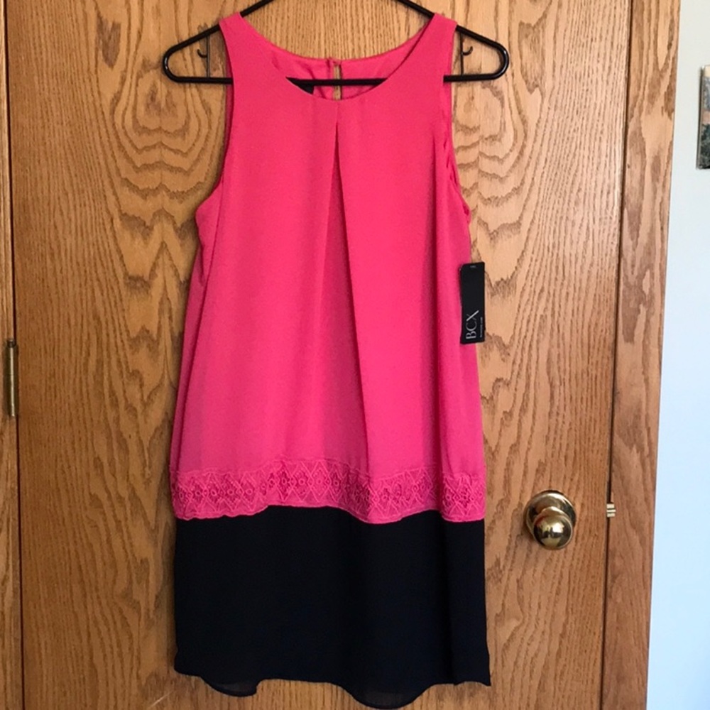NWT Dress pink and Black Medium lined sleeveless NWT Attractive